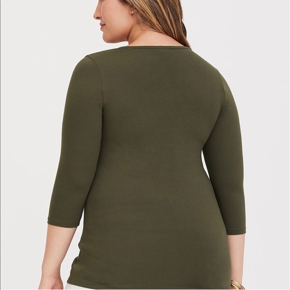 NWT Torrid Front ZIP Foxy Top 4X 🚫price Firm🚫 - Picture 2 of 6